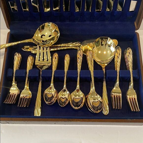 Retroneu 18/0 Japan Gold Tone Stainless Flatware Twist 66 Piece Serving for 12 - Picture 5 of 12